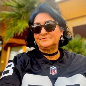 Meet your Posher, Brenda